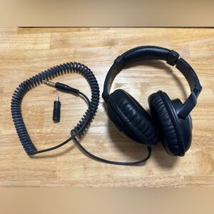 Radio Shack Black Stereo Comfort Headphones 33-1225 & Adapter